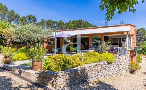 Villa in Entrechaux, Provence-Alpes-Côte d'Azur, France 1
