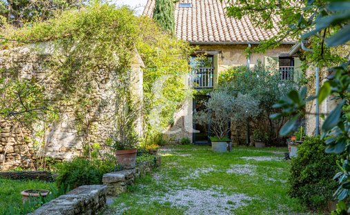 Country House in Sainte-Cécile-les-Vignes, Provence-Alpes-Côte d'Azur, France 1