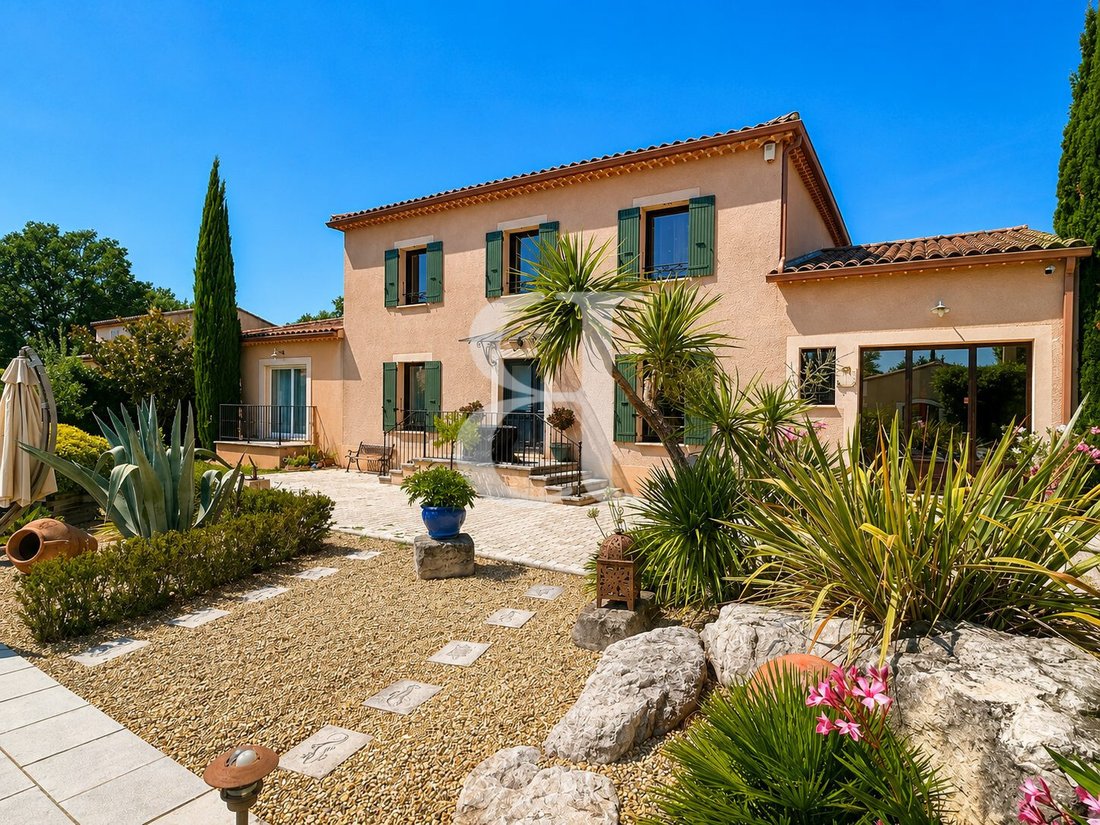 Villa in Centre Ville, Le Thor, France 5 - 18390074