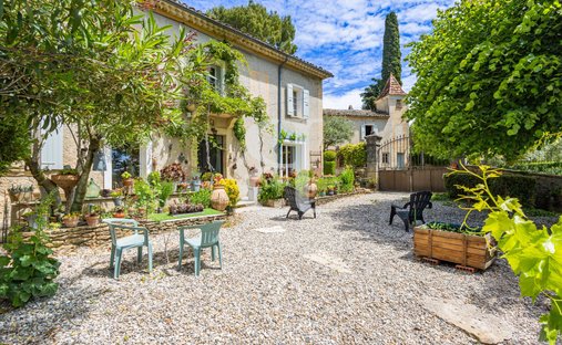 Casa di campagna a Puyméras, Provenza-Alpi-Costa Azzurra, Francia 1