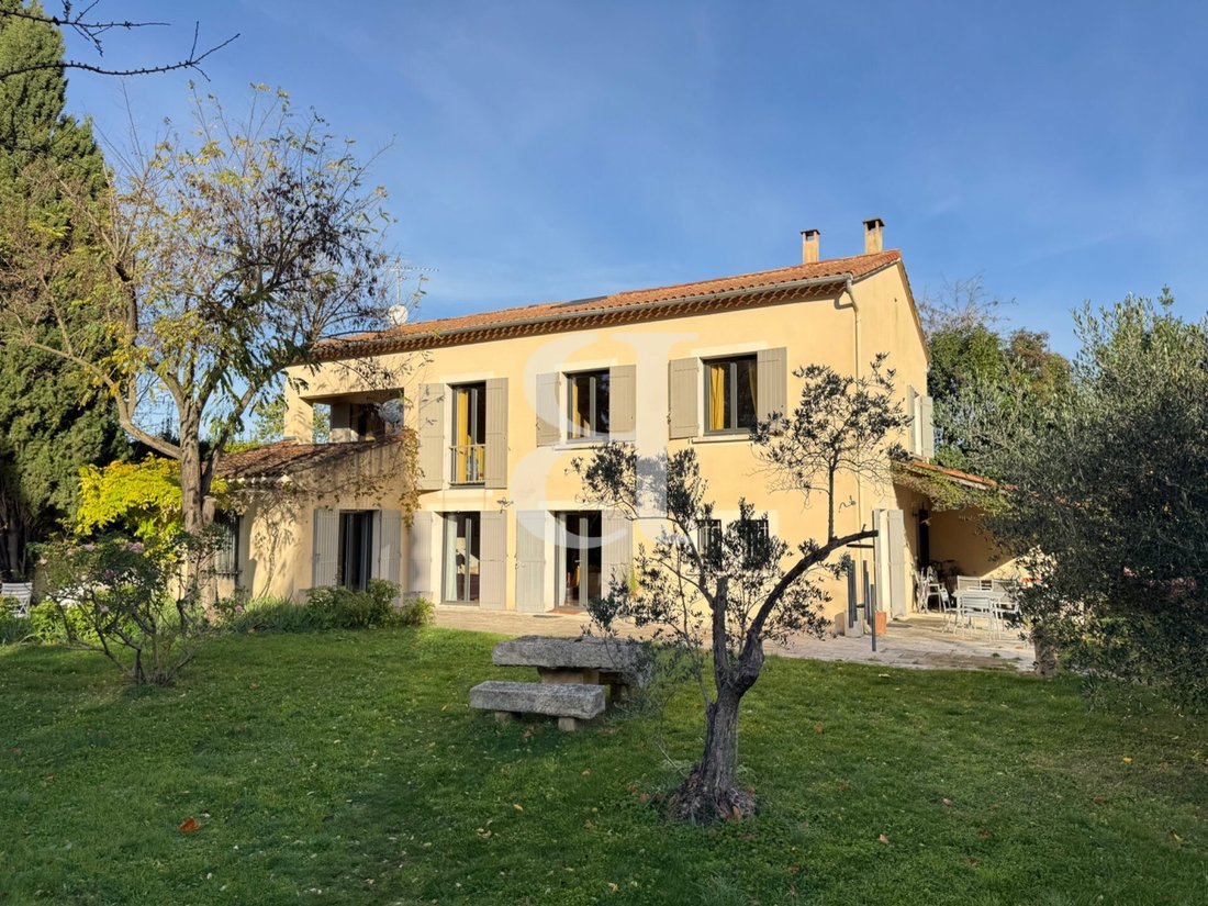 Villa in Saint-Rémy-de-Provence, Provence-Alpes-Côte d'Azur, France 1 - 16838279