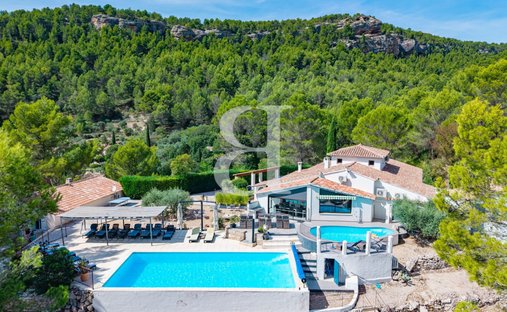 Villa in Fontaine-de-Vaucluse, Provence-Alpes-Côte d'Azur, France 1