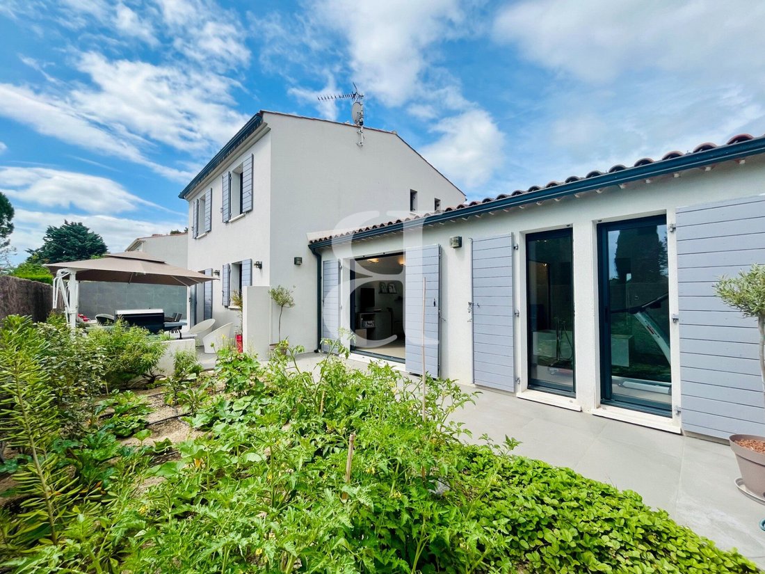 Villa in Maussane-les-Alpilles, Provence-Alpes-Côte d'Azur, France 1 - 16838271