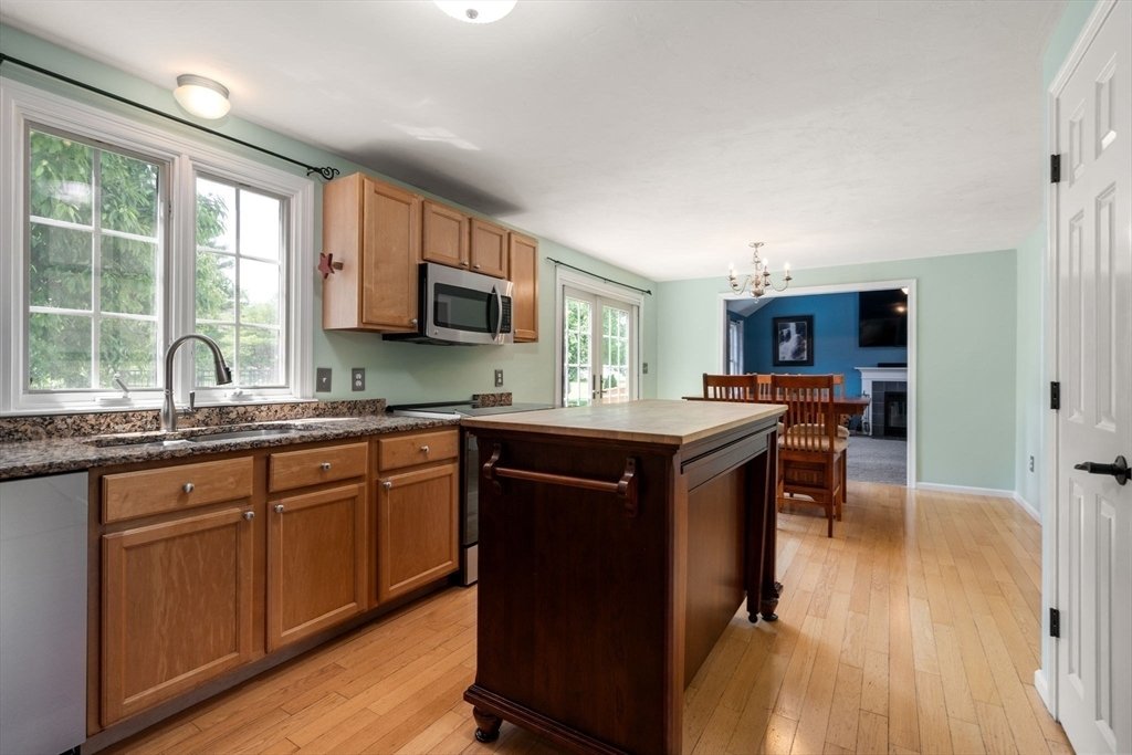 Northbridge, Massachusetts, United States 4 - 18389700