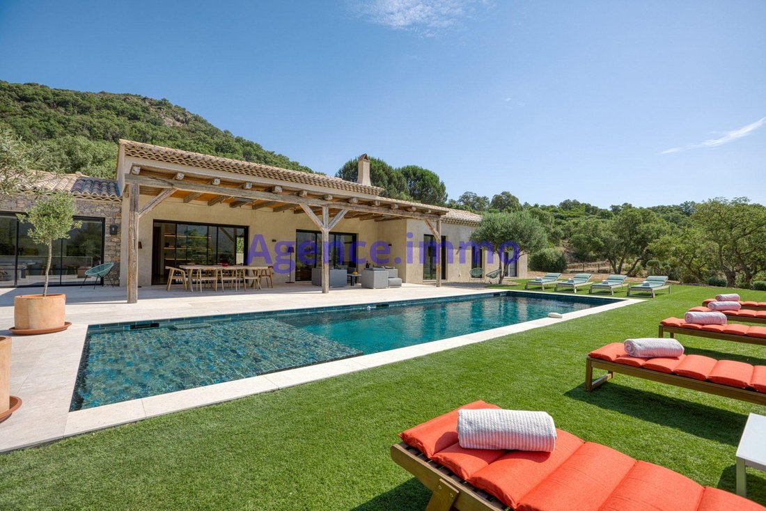 House in La Môle, Provence-Alpes-Côte d'Azur, France 2 - 18389972