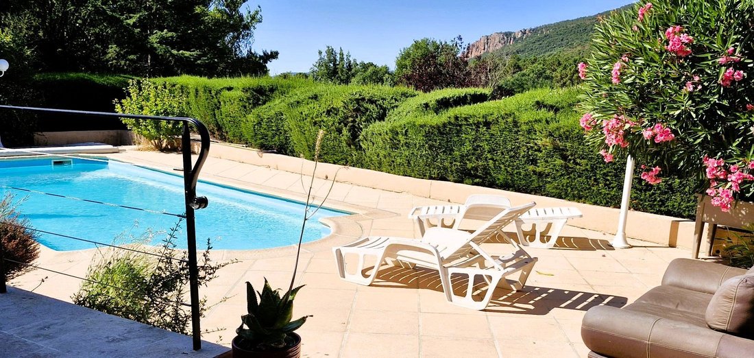 Villa à Bagnols-en-Forêt, Provence-Alpes-Côte d'Azur, France 1 - 18389977