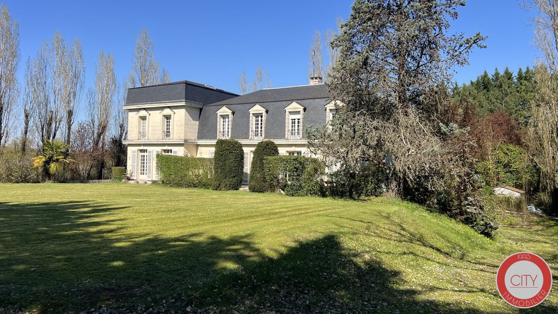 Villa in Yvrac, Nouvelle-Aquitaine, France 1 - 18389897