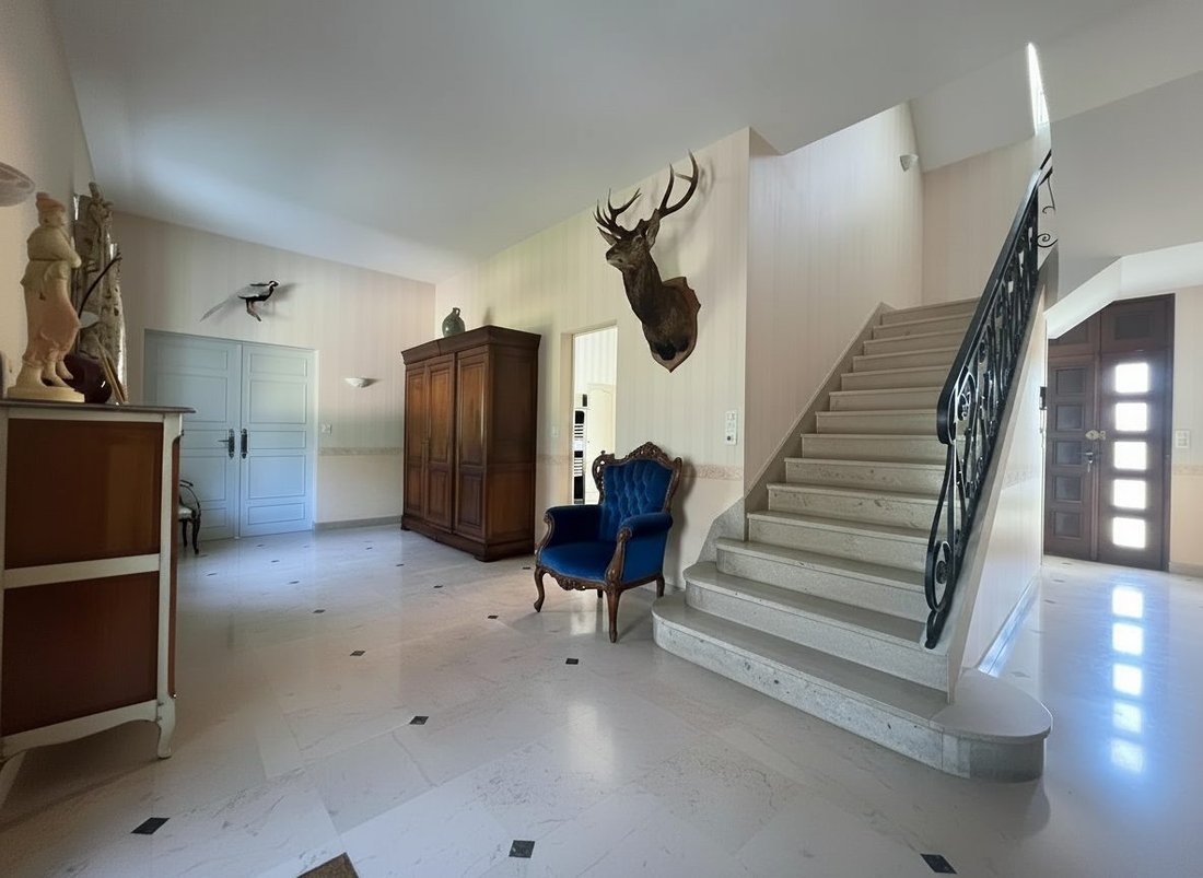 Villa in Saint-Cyr-sur-Loire, Centre-Val de Loire, France 5 - 18389945