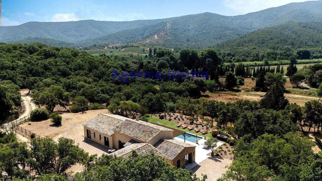 House in La Môle, Provence-Alpes-Côte d'Azur, France 1 - 18389972
