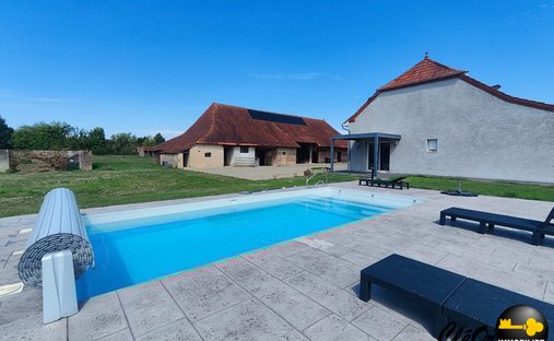 Farm Ranch in La Chapelle-Saint-Sauveur, Bourgogne – Franche-Comté, France 1