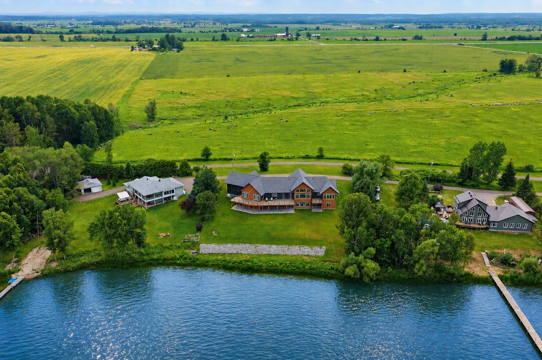 Bungalow in Cobden, Ontario, Canada 2 - 16672363