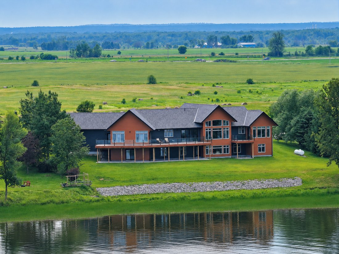 Bungalow in Cobden, Ontario, Canada 1 - 16672363