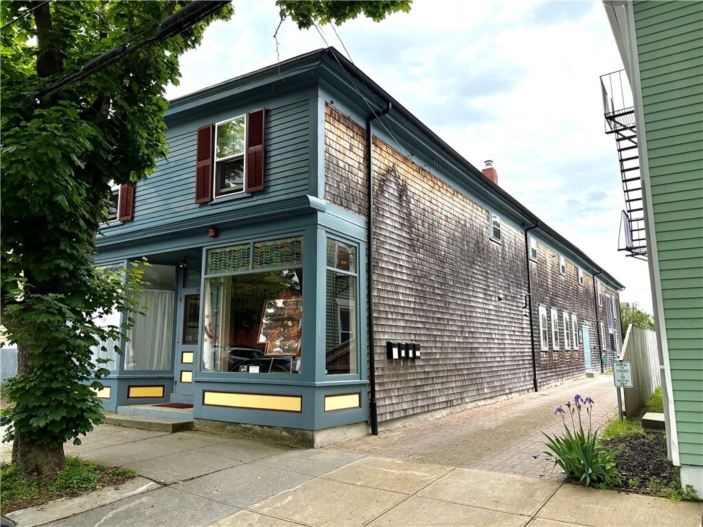 Bristol, Rhode Island, United States 1 - 18395068