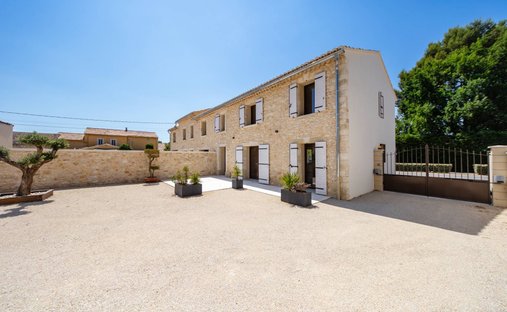 House in Nevons-route d'Apt, L'Isle-sur-la-Sorgue, France 1