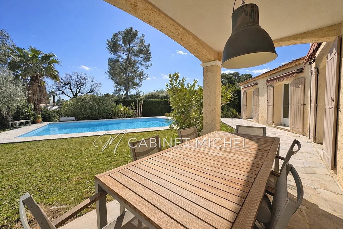 Villa in Nord, Roquefort-les-Pins, France 3 - 18391740