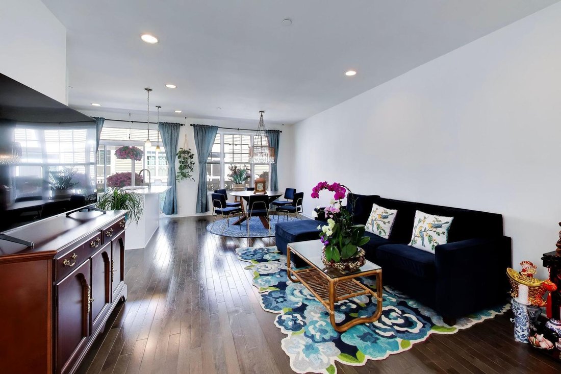 Condo in Des Plaines, Illinois, United States 3 - 18391628
