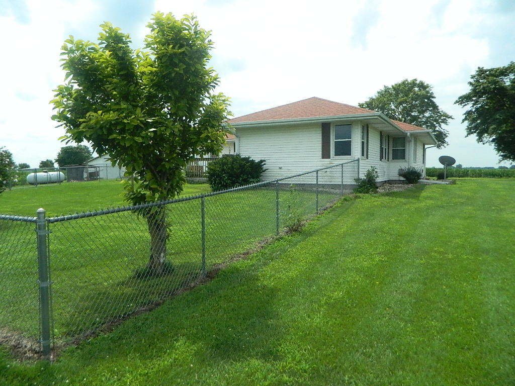 House in Bonfield, Illinois, United States 4 - 18394715