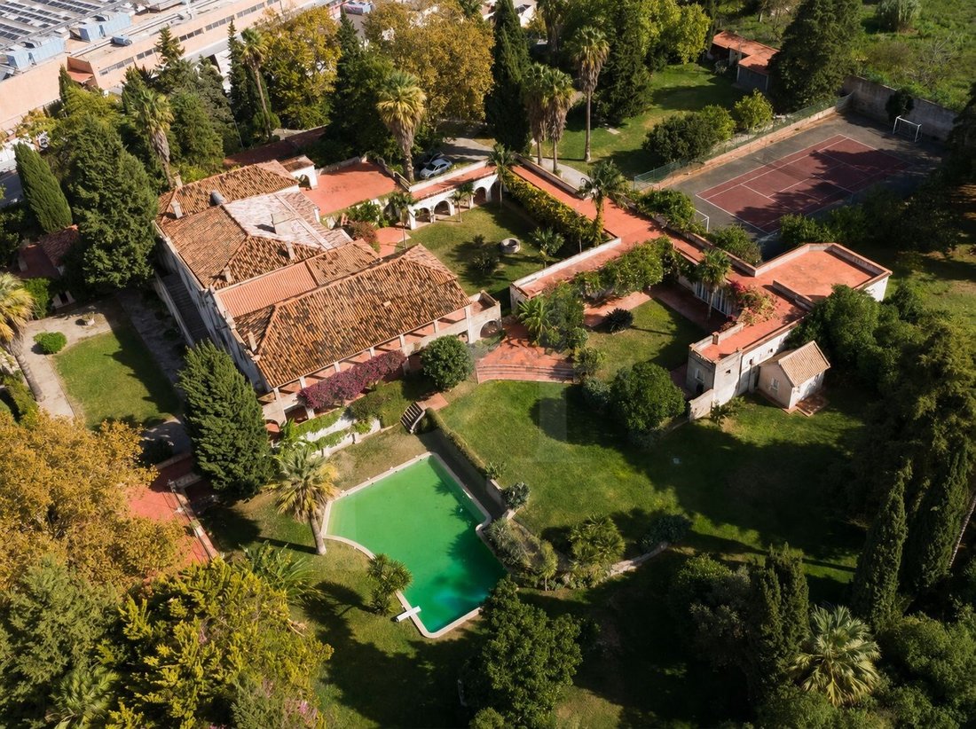Chateau in Laranjeiro e Feijo, Setubal, Portugal 1 - 18393104