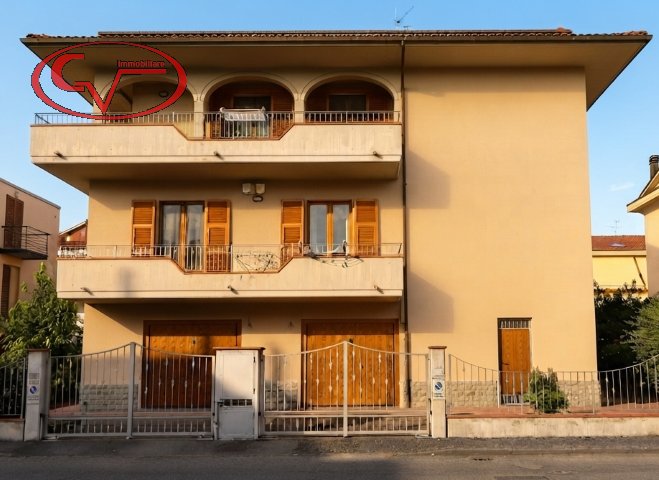 Villa en Stade - Piazza della Repubblica, Montevarchi, Italie 3 - 18397122