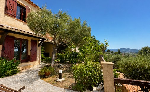 House in Nord Est, Ollioules, France 1