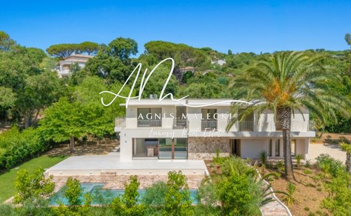 Estate in La Croix-Valmer, Provence-Alpes-Côte d'Azur, France 1