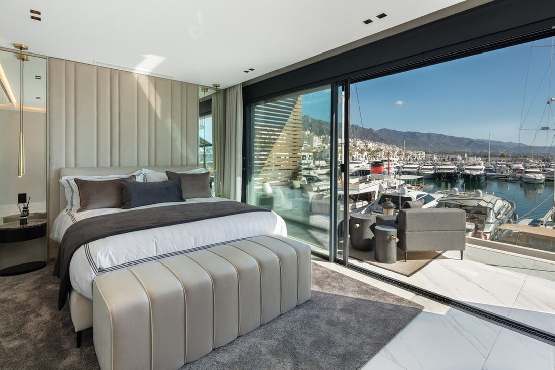 Apartment in Puerto Banus, Marbella, Spain 2 - 18393565