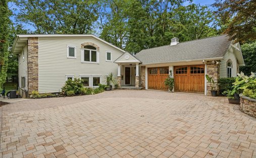 House in East Norwich, New York, United States 1