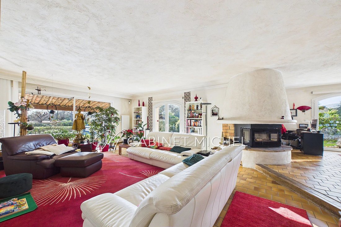 Villa in Nord, Roquefort-les-Pins, France 3 - 18391559