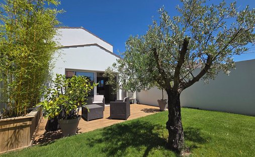 House in Le Genette, La Rochelle, France 1
