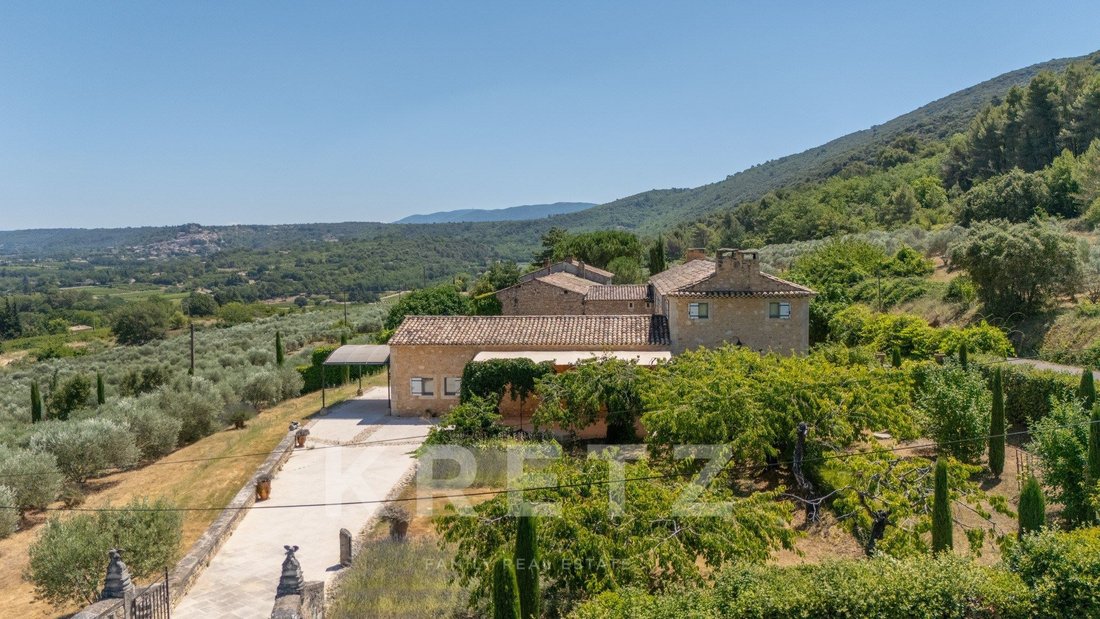 Estate in Bonnieux, Provence-Alpes-Côte d'Azur, France 3 - 18396716
