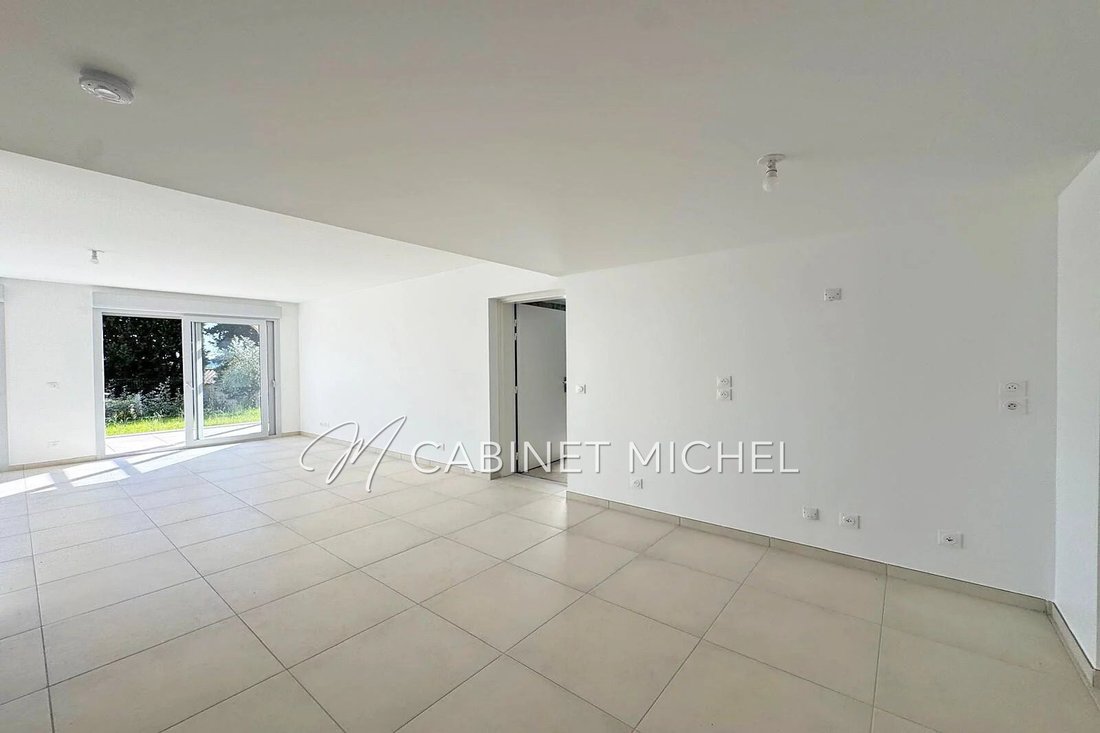 Villa in Le Rouret, Provence-Alpes-Côte d'Azur, France 2 - 18391596