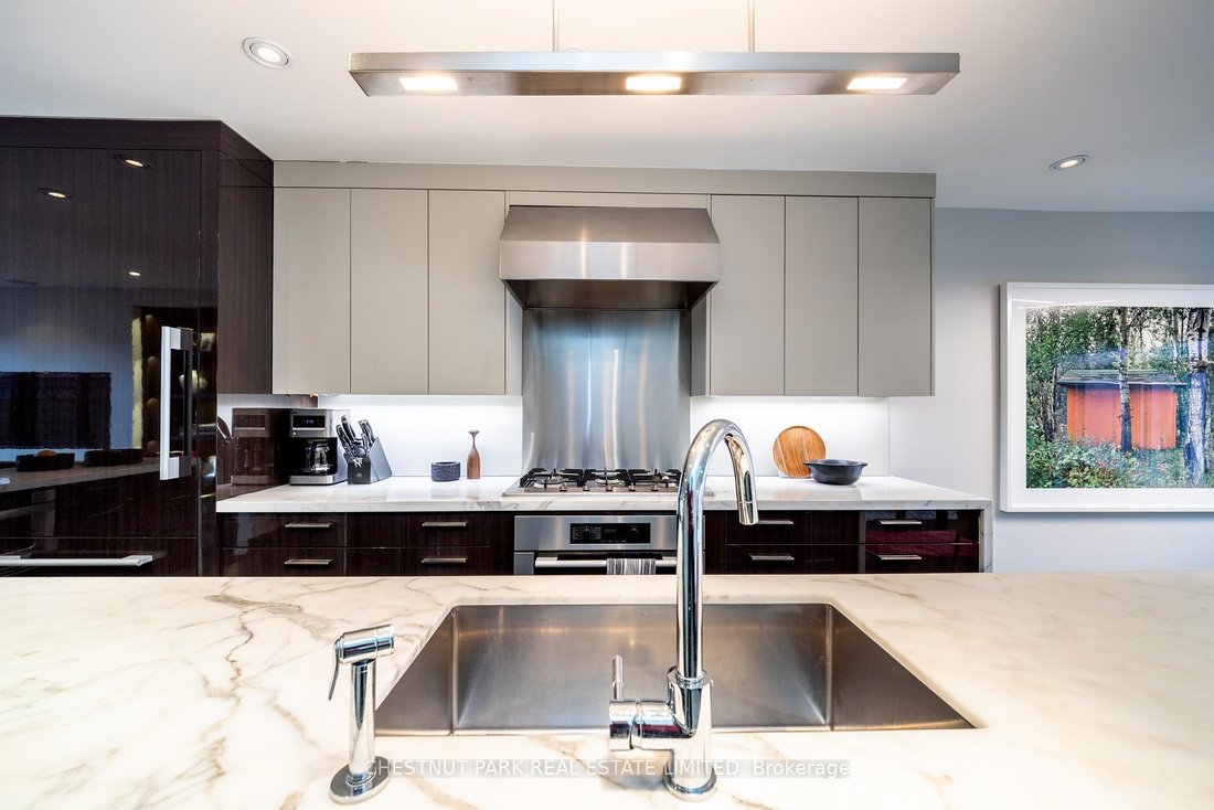 Villa in Toronto, Ontario, Canada 5 - 18393057
