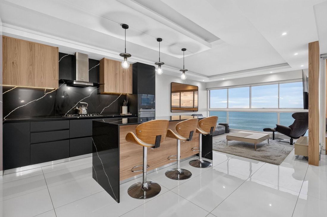 Apartment in Sea Point, Atlantic Seaboard, Cape Town 4 - 18394132