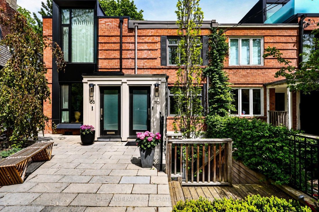 Villa in Toronto, Ontario, Canada 1 - 18393057