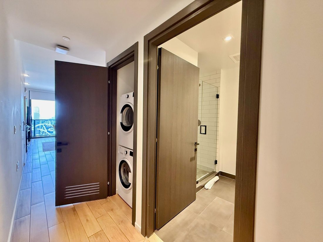 Condo in Miami, Florida, United States 4 - 18395611