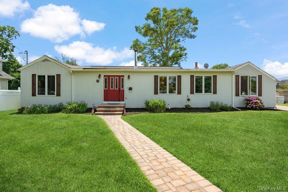 House in Babylon, New York, United States 1 - 18396804