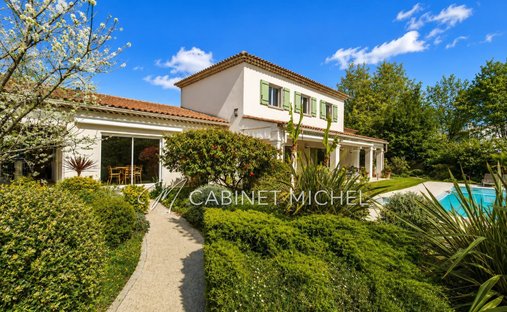 Villa in Nord, Roquefort-les-Pins, France 1