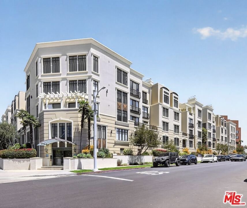Condo in Los Angeles, California, United States 1 - 18395296