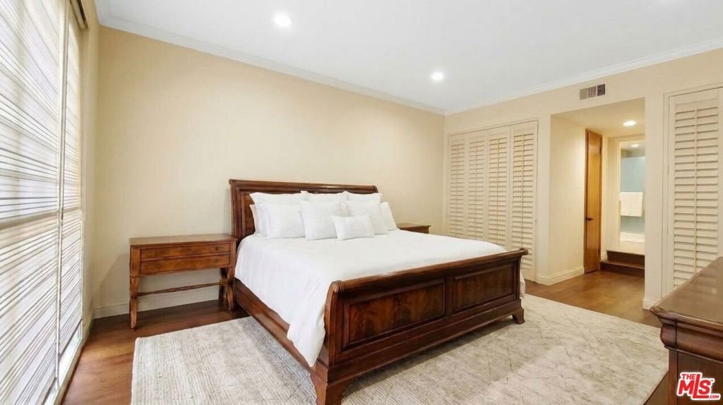 Beverly Hills, California, United States 4 - 18392197