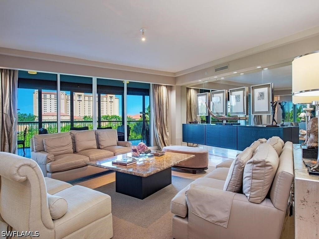Condo in Naples, Florida, United States 1 - 18395337