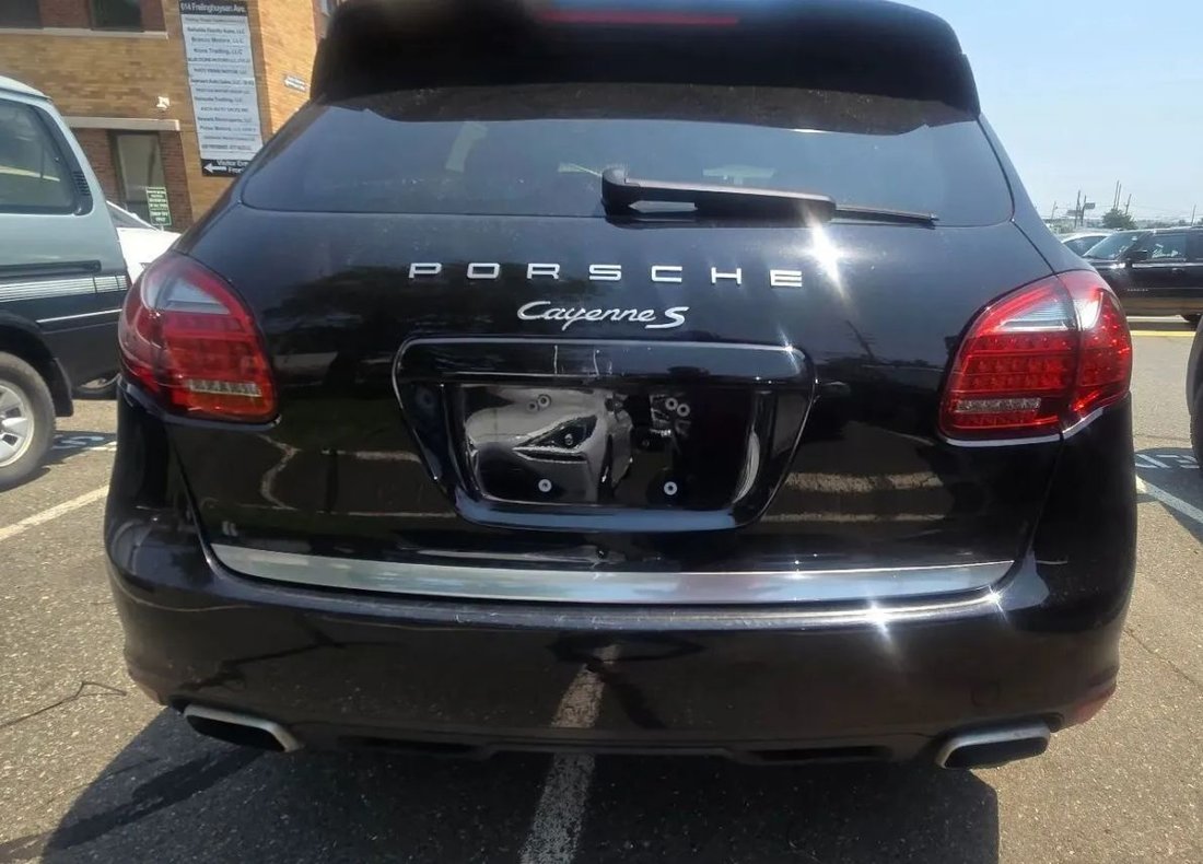 Suv in Newark, NJ, United States 4 - 18397240
