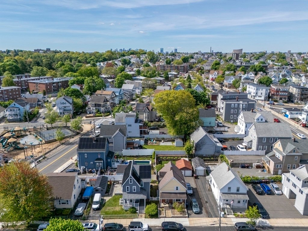 House in Everett, Massachusetts, United States 3 - 18393602
