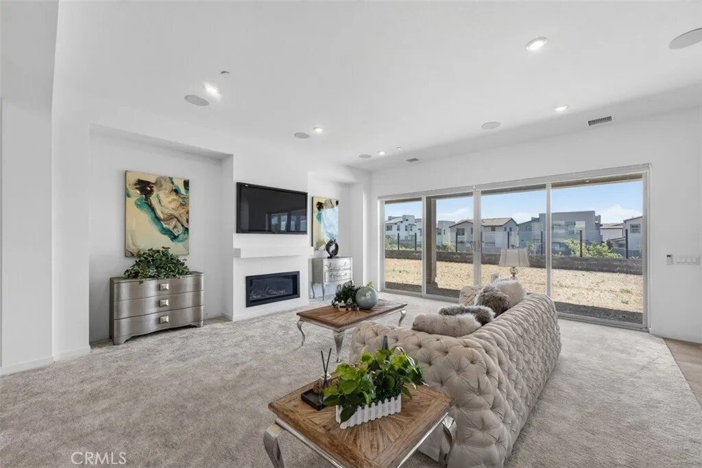House in Fontana, California, United States 5 - 18396035