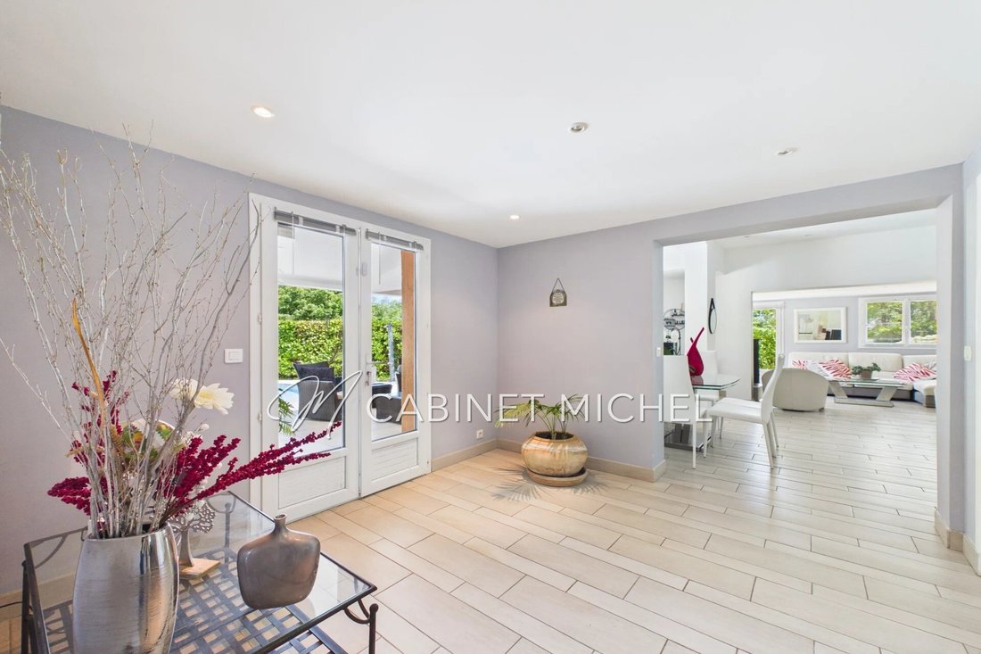 Villa in Nord, Roquefort-les-Pins, France 5 - 18391829