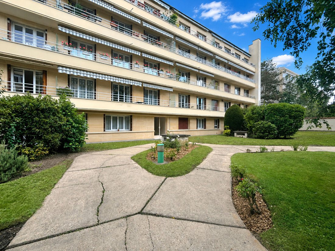 Apartment in Fontenay-sous-Bois, Ile-de-France, France 1 - 18324892