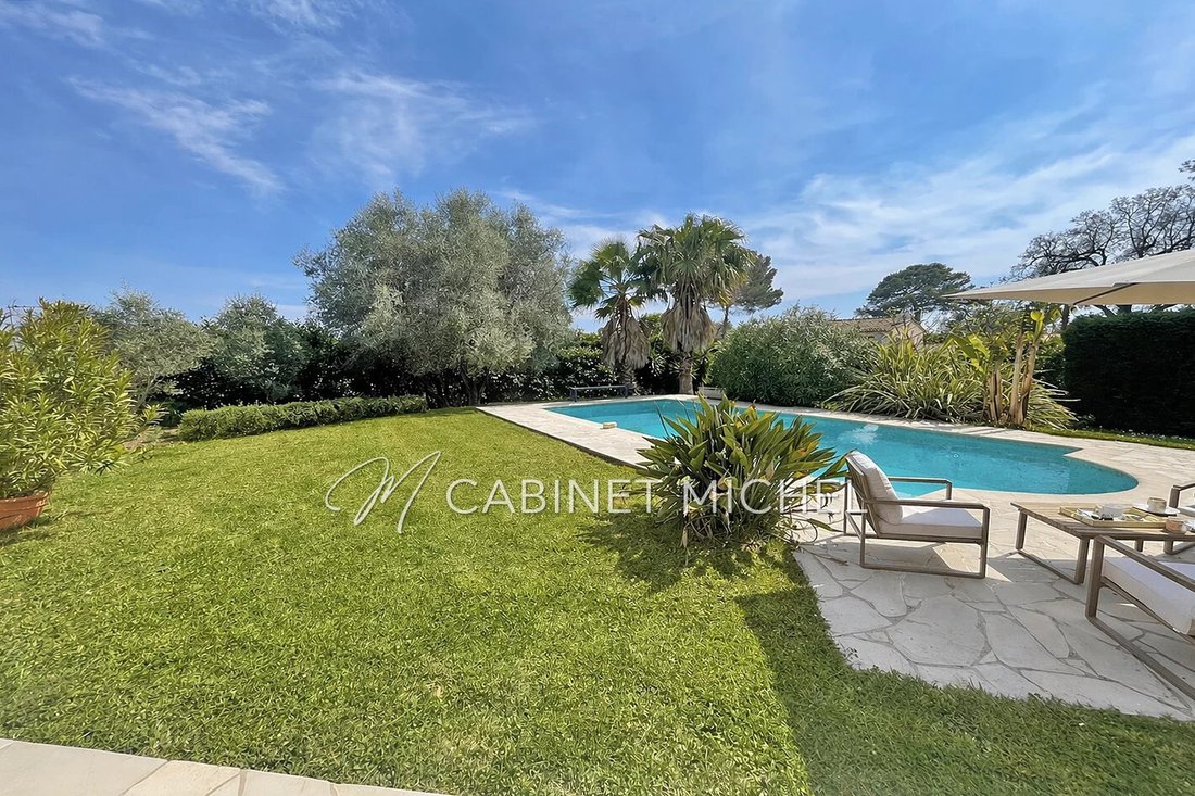 Villa in Nord, Roquefort-les-Pins, France 2 - 18391740