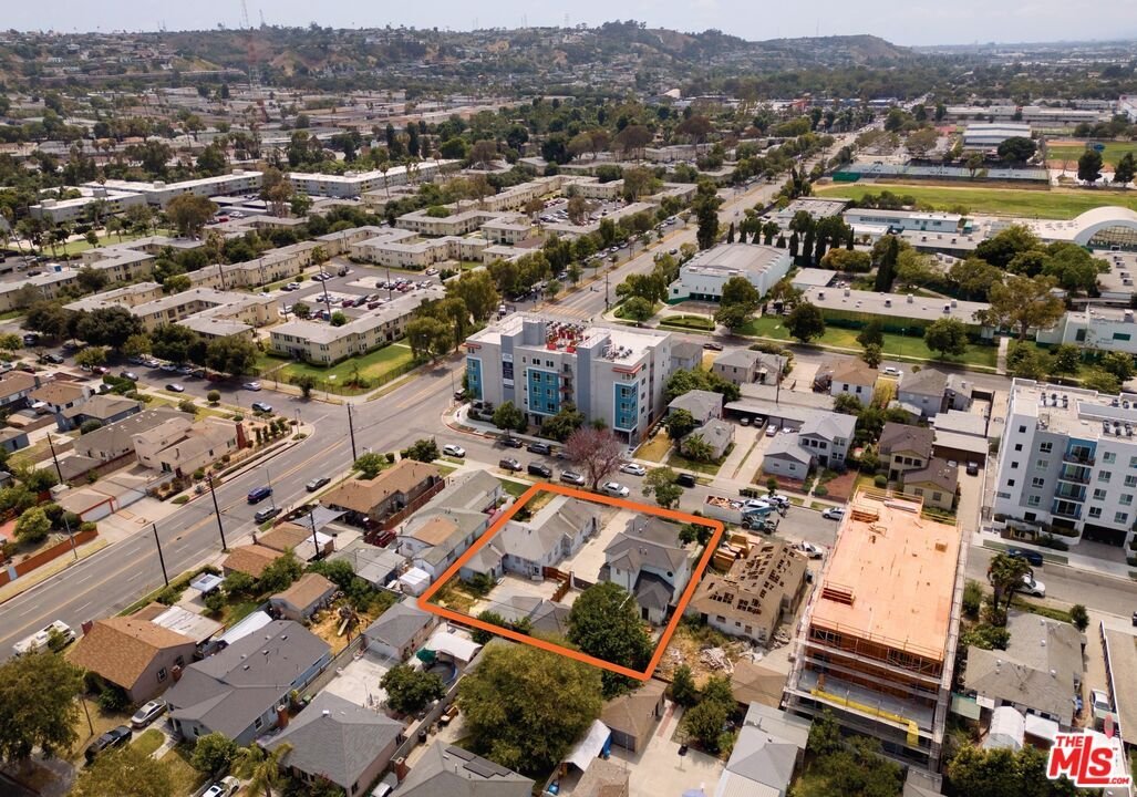 Land in Los Angeles, California, United States 5 - 18395784