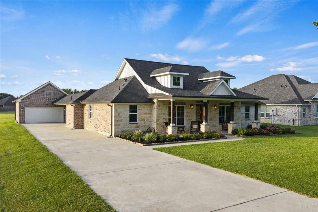 House in Anahuac, Texas, United States 4 - 18396080