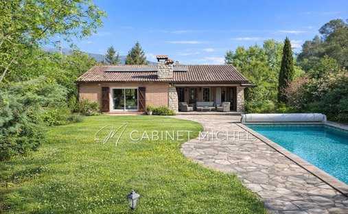 Villa in Nord, Roquefort-les-Pins, France 1