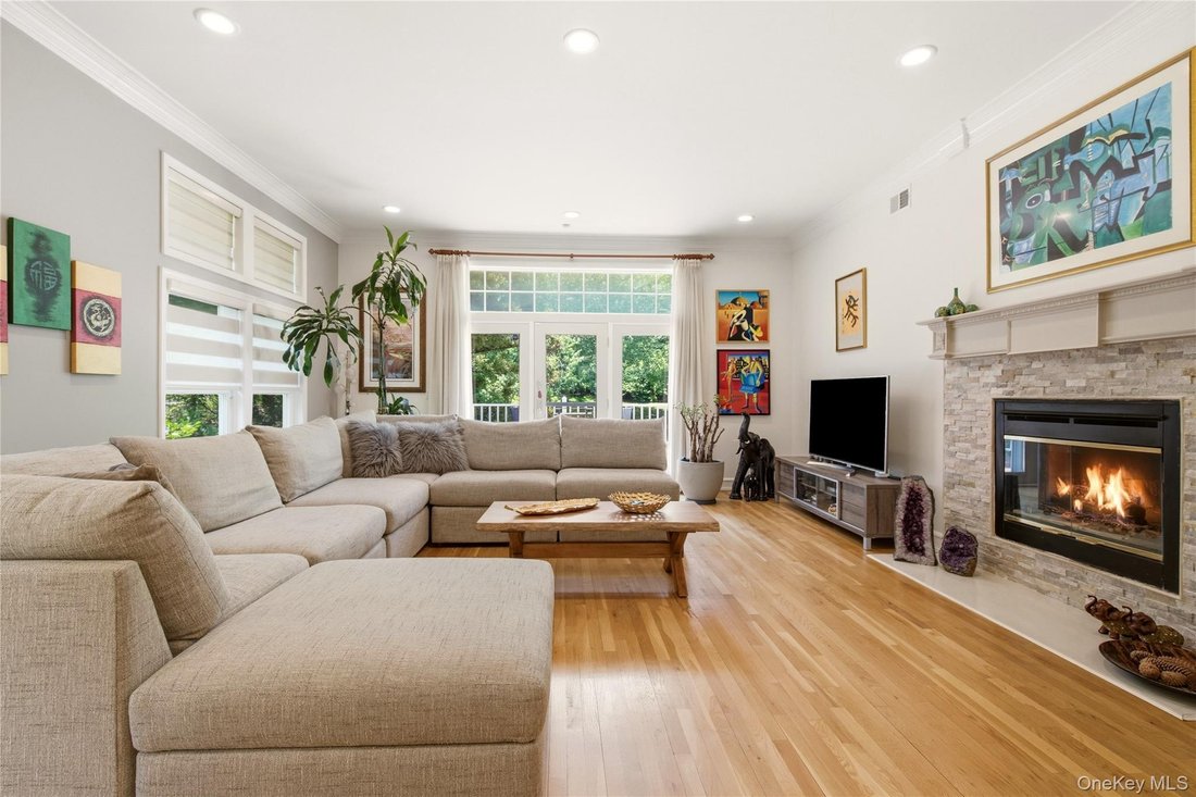 Condo in Roslyn, New York, United States 4 - 18359156